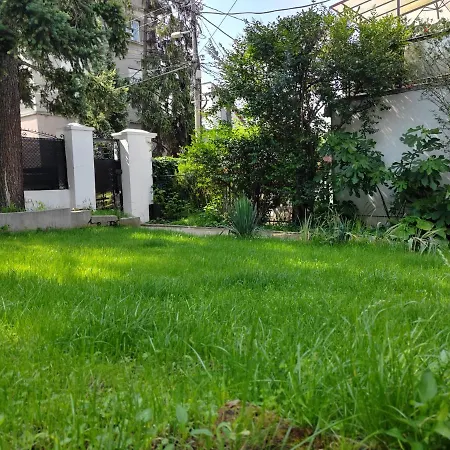 Magenta Garden Apartment
