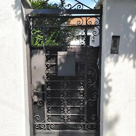 아파트 Magenta Garden